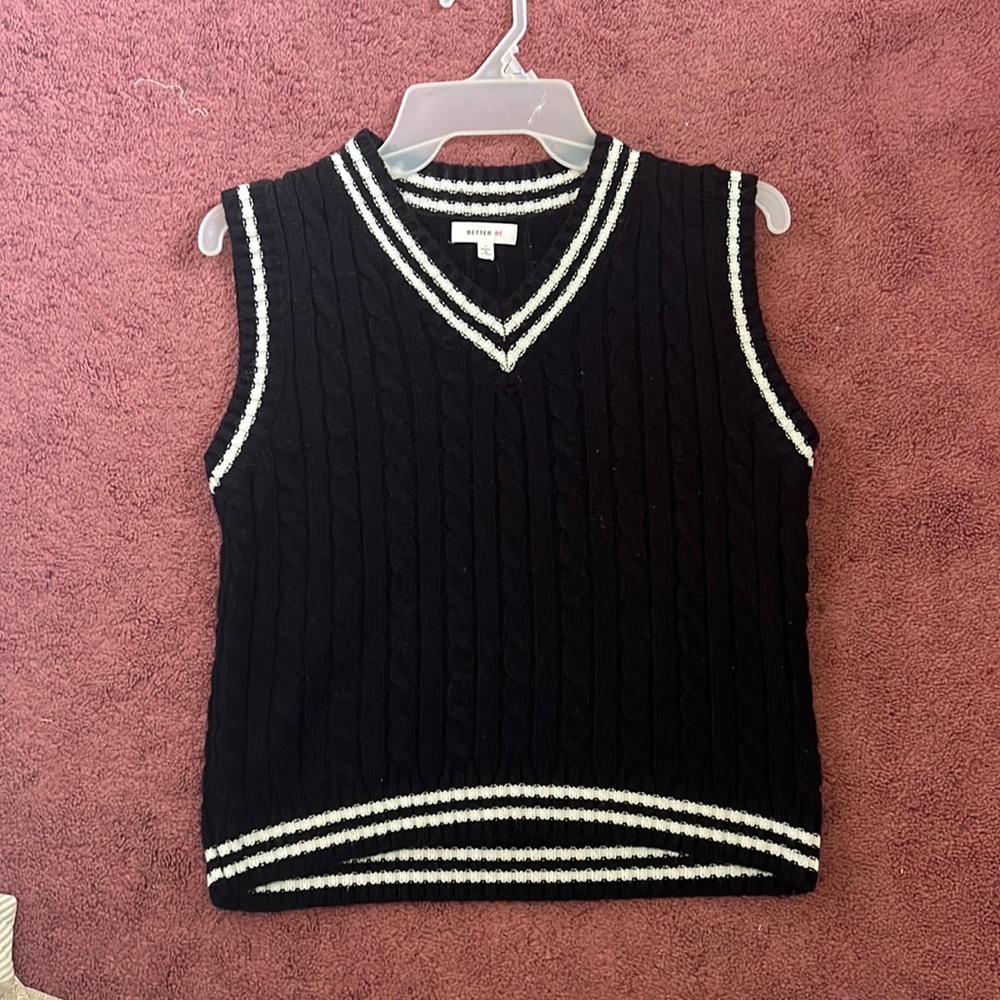 V-neck Sweater in Black